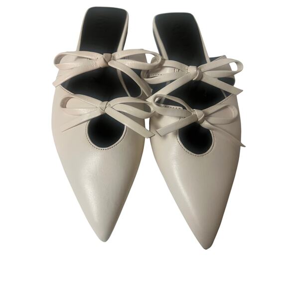 Antonio Melani Shoes - ANTONIA MELANI NOLA POINTIE TO BOW TIe MULE LEATHER‎ SANDALS